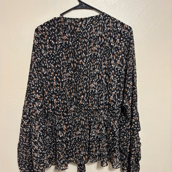 Express Large Black Wrap Blouse Metallic Animal Print Tie Waist - Picture 8 of 8
